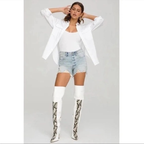 NWT Good American Bombshell Shorts Distressed Cut Off in Blue649 22 - Picture 2 of 4